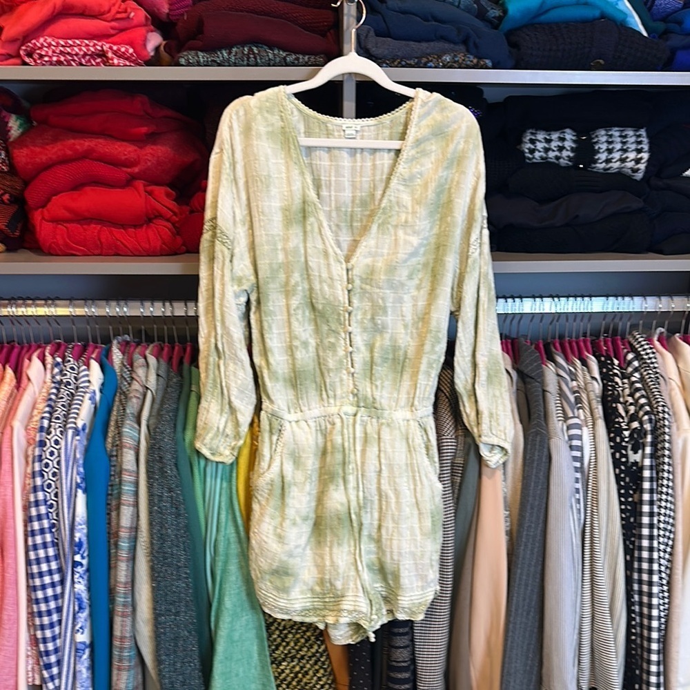 Aerie white/green long elastic cuff sleeve v neck tie dye romper size S